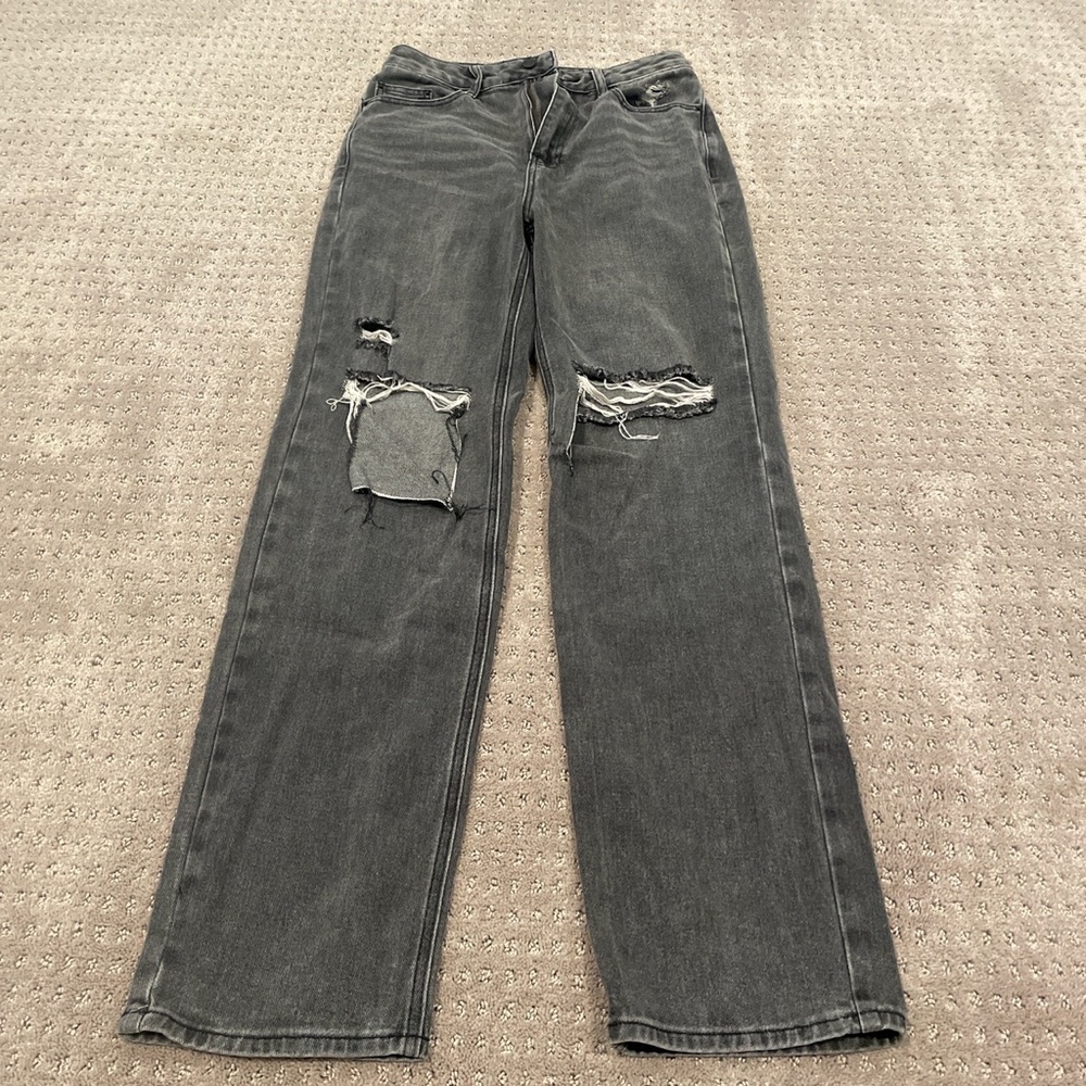 cute all black distressed jeans!!